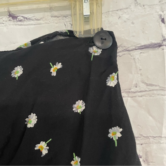 Black & White Daisy Skort - Picture 4 of 6